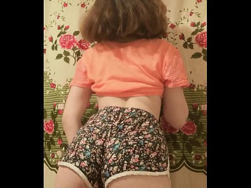 ❤️ Sexy junges Babe zieht ihre Shorts vor der Kamera aus ❤️❌ Porno bei de.fullpornercom.ru ❌️